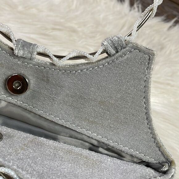 VICTORIA’s SECRET Silver Purse Tote Crushed Velvet Silvertone Pearl Wrap Handle - Picture 10 of 11